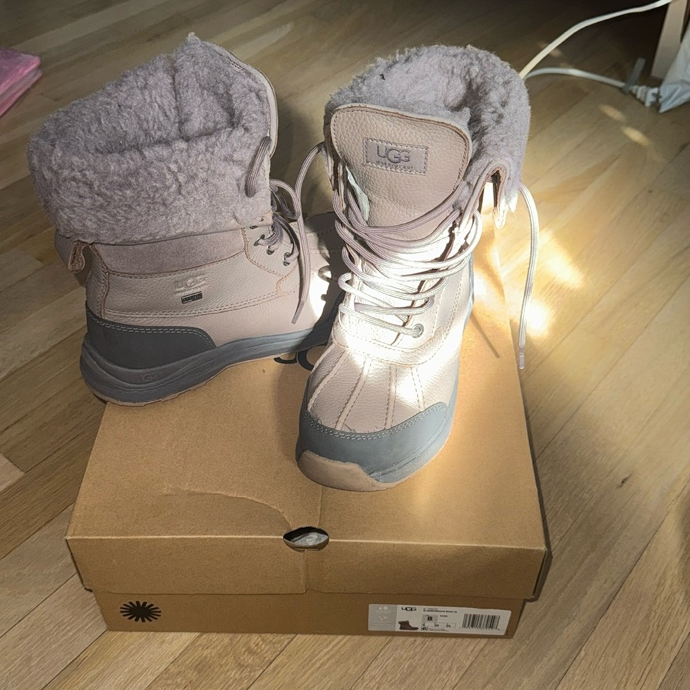 UGG ADIRONDACK BOOT III